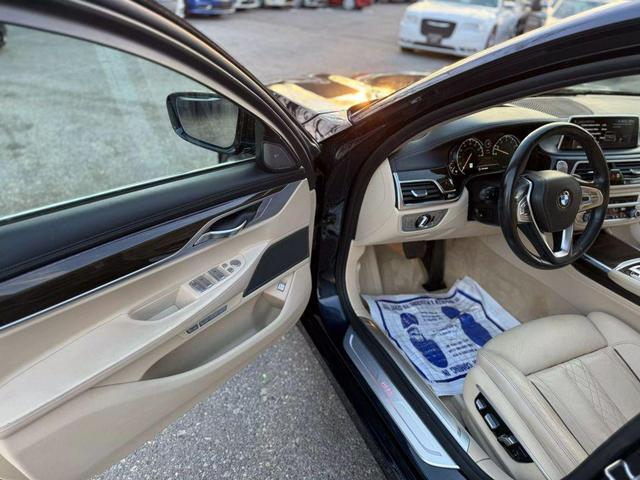 Photo of 2016 Imperial Blue Metallic BMW 740