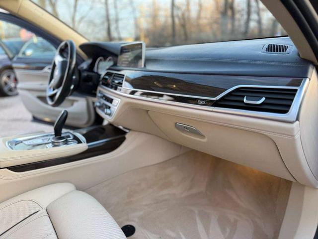 Photo of 2016 Imperial Blue Metallic BMW 740