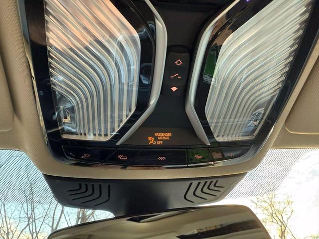 Photo of 2016 Imperial Blue Metallic BMW 740