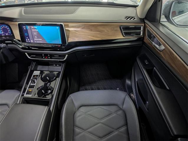 Photo of 2024 Silver Bird Metallic Volkswagen Atlas