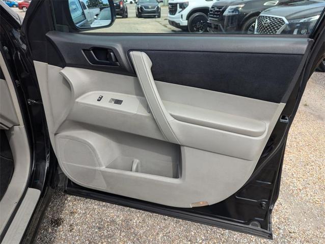 Photo of 2012 Black Toyota Highlander