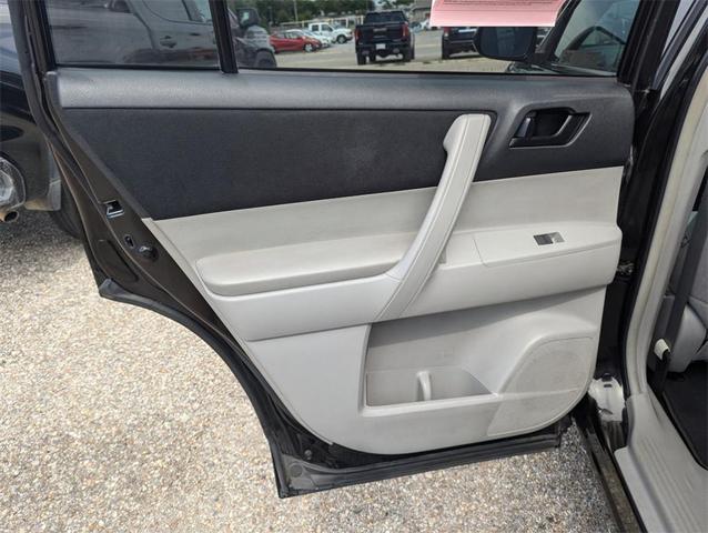 Photo of 2012 Black Toyota Highlander