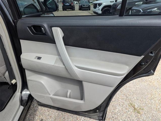 Photo of 2012 Black Toyota Highlander