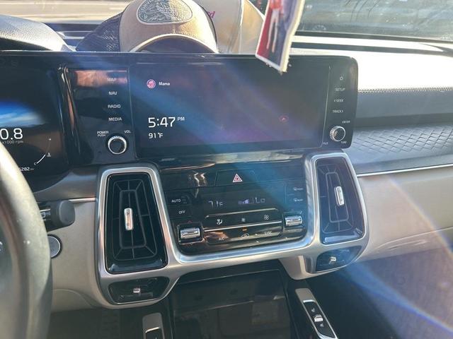 Photo of 2021 Ebony Black Kia Sorento