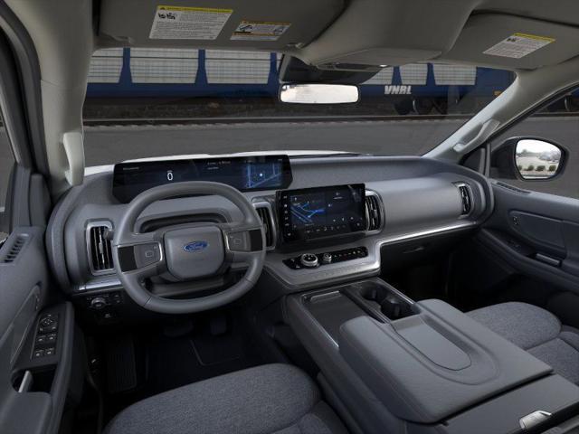Photo of 2025 Oxford White Ford Expedition