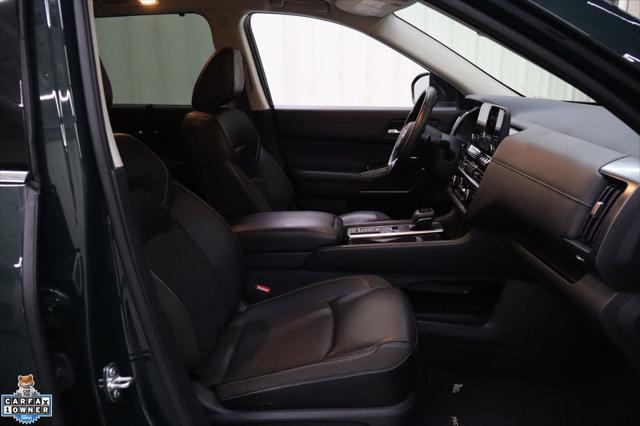 Photo of 2024 Obsidian Green Pearl Nissan Pathfinder
