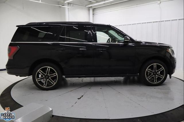Photo of 2021 Agate Black Metallic Ford Expedition