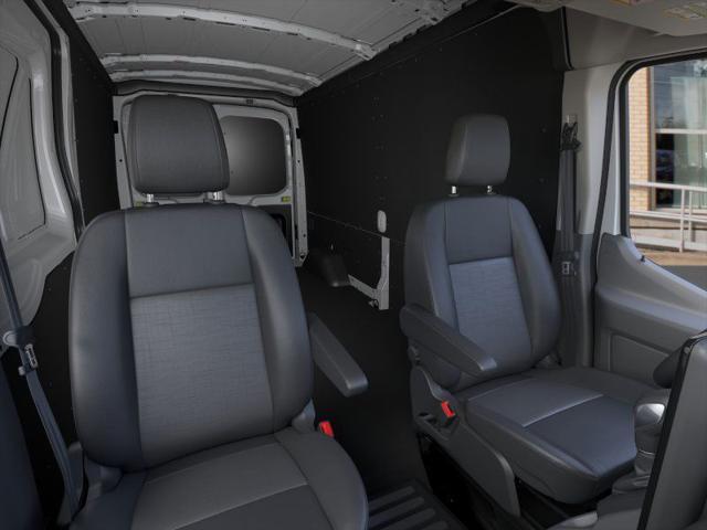 Photo of 2025 Oxford White Ford Transit-250