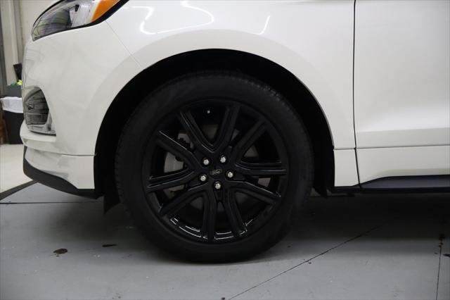 Photo of 2023 Star White Metallic Tri-Coat Ford Edge