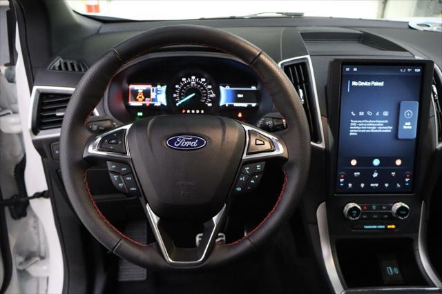 Photo of 2023 Star White Metallic Tri-Coat Ford Edge