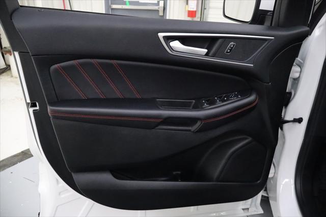 Photo of 2023 Star White Metallic Tri-Coat Ford Edge