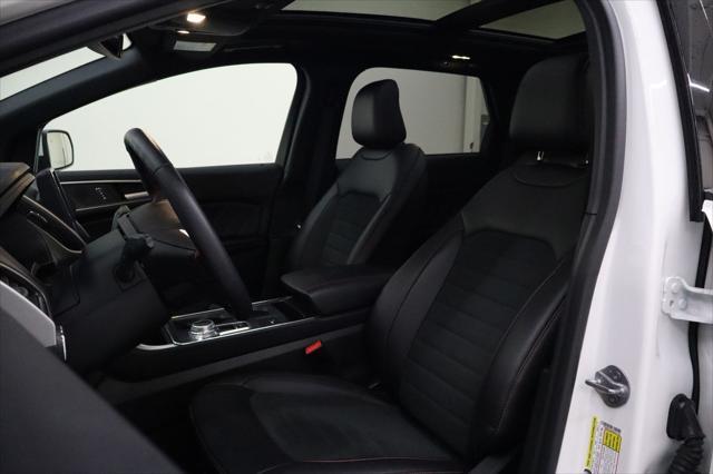 Photo of 2023 Star White Metallic Tri-Coat Ford Edge