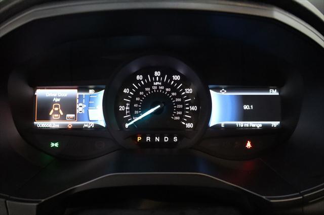 Photo of 2023 Star White Metallic Tri-Coat Ford Edge