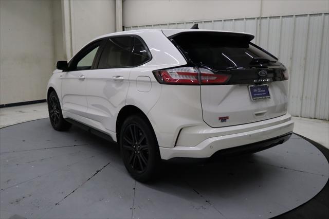 Photo of 2023 Star White Metallic Tri-Coat Ford Edge