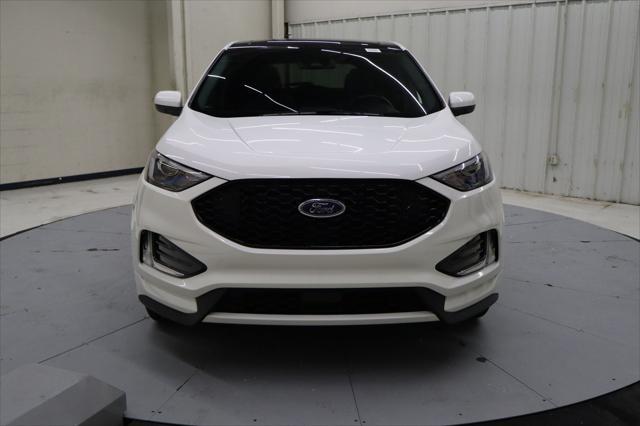 Photo of 2023 Star White Metallic Tri-Coat Ford Edge