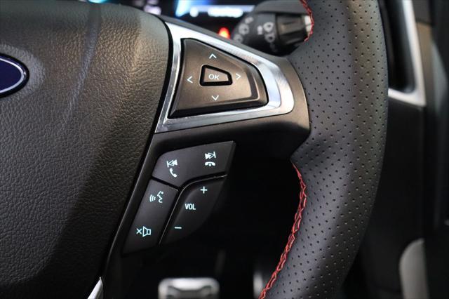 Photo of 2023 Star White Metallic Tri-Coat Ford Edge