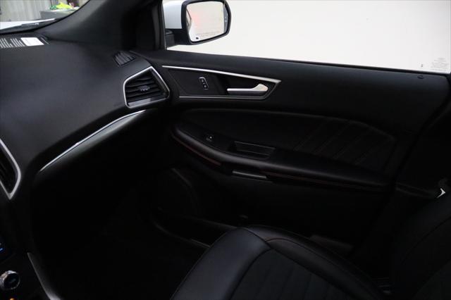 Photo of 2023 Star White Metallic Tri-Coat Ford Edge