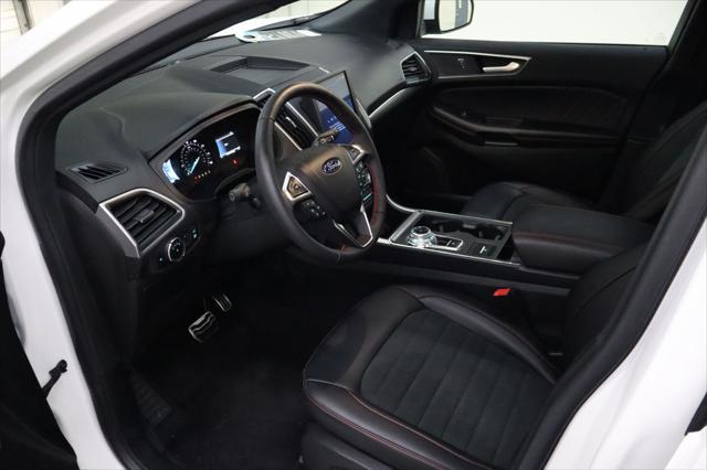 Photo of 2023 Star White Metallic Tri-Coat Ford Edge