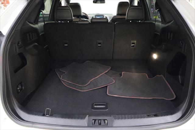 Photo of 2023 Star White Metallic Tri-Coat Ford Edge