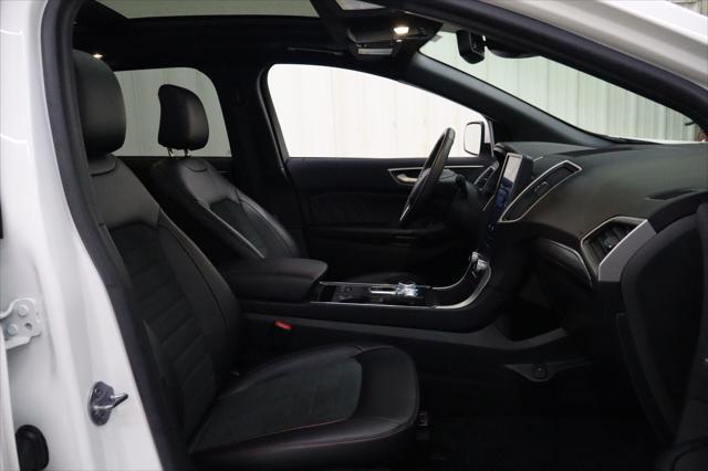 Photo of 2023 Star White Metallic Tri-Coat Ford Edge