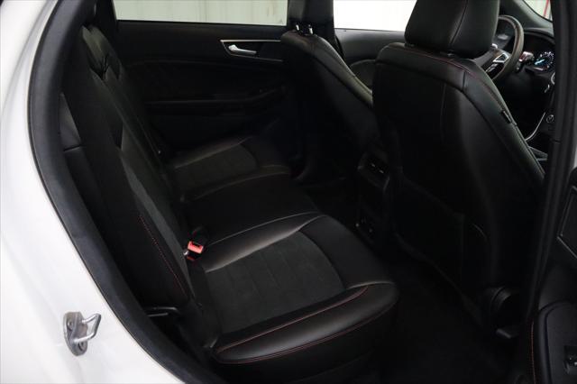 Photo of 2023 Star White Metallic Tri-Coat Ford Edge