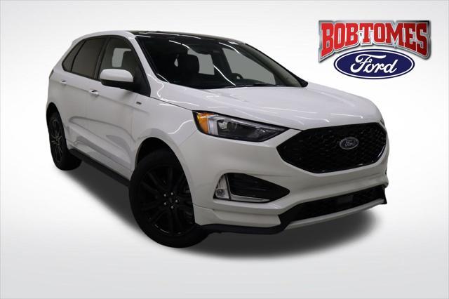 Photo of 2023 Star White Metallic Tri-Coat Ford Edge