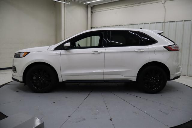 Photo of 2023 Star White Metallic Tri-Coat Ford Edge