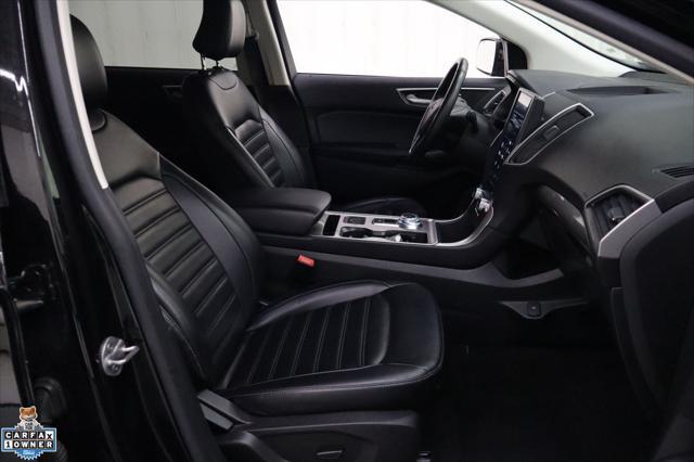 Photo of 2023 Black Metallic Ford Edge