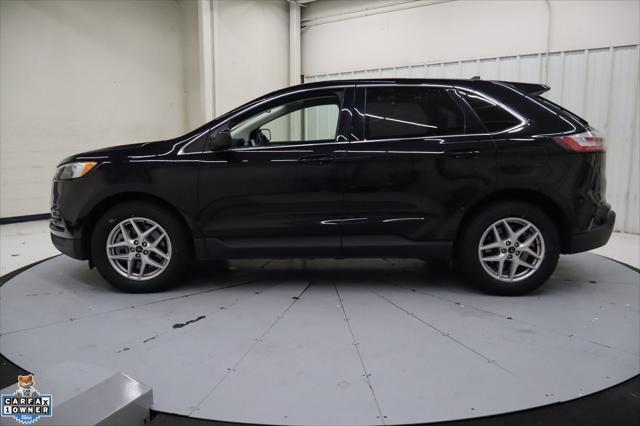 Photo of 2023 Black Metallic Ford Edge