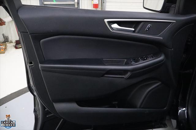 Photo of 2023 Black Metallic Ford Edge