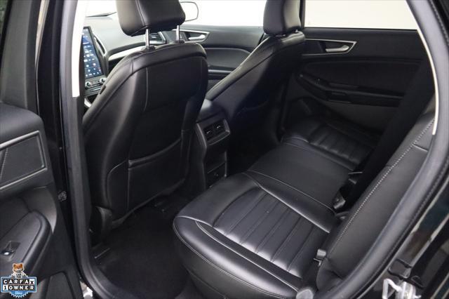 Photo of 2023 Black Metallic Ford Edge