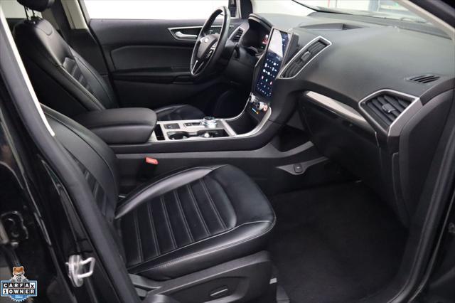 Photo of 2023 Black Metallic Ford Edge
