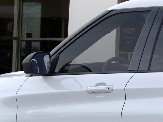 Photo of 2025 White Ford Explorer