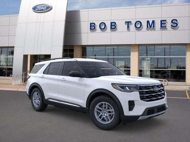 Photo of 2025 White Ford Explorer