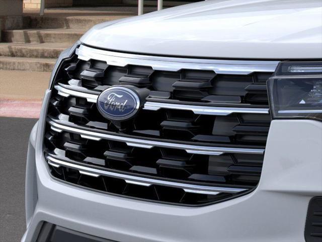 Photo of 2025 White Ford Explorer