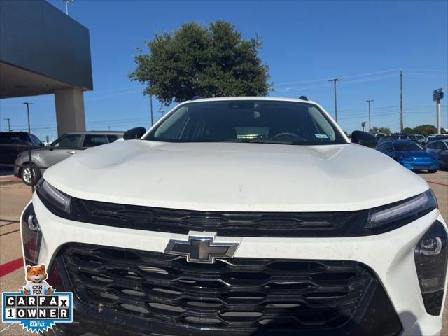 Photo of 2024 Summit White Chevrolet Trax