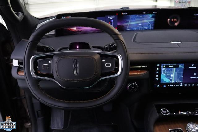 Photo of 2025 Sunrise Copper Metallic Pearlcoat Lincoln Navigator