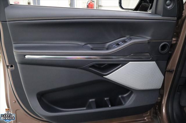 Photo of 2025 Sunrise Copper Metallic Pearlcoat Lincoln Navigator