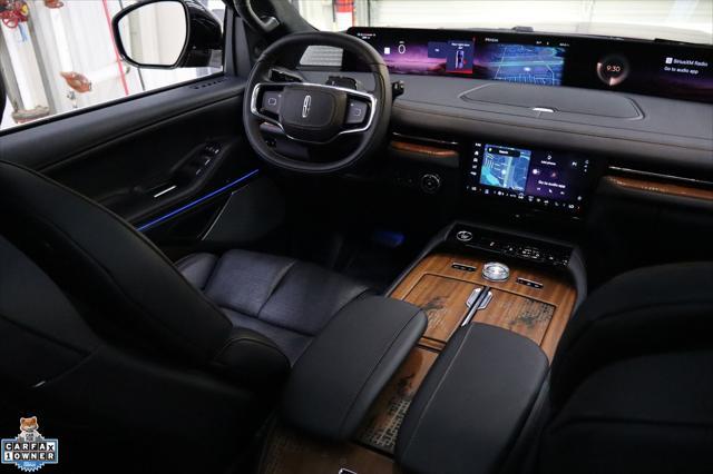 Photo of 2025 Sunrise Copper Metallic Pearlcoat Lincoln Navigator