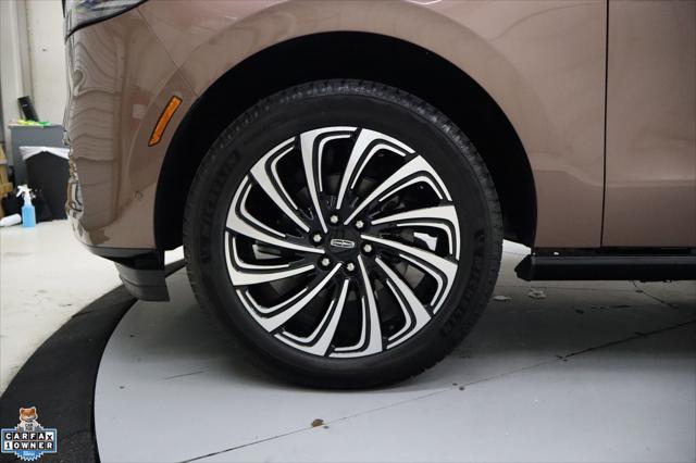 Photo of 2025 Sunrise Copper Metallic Pearlcoat Lincoln Navigator