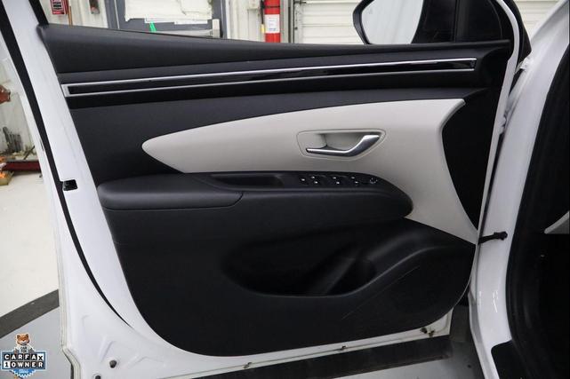 Photo of 2023 White Pearl Hyundai TUCSON