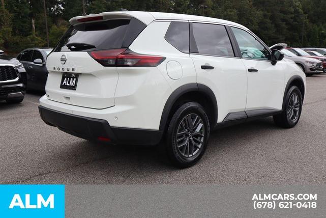 Photo of 2024 Glacier White Nissan Rogue