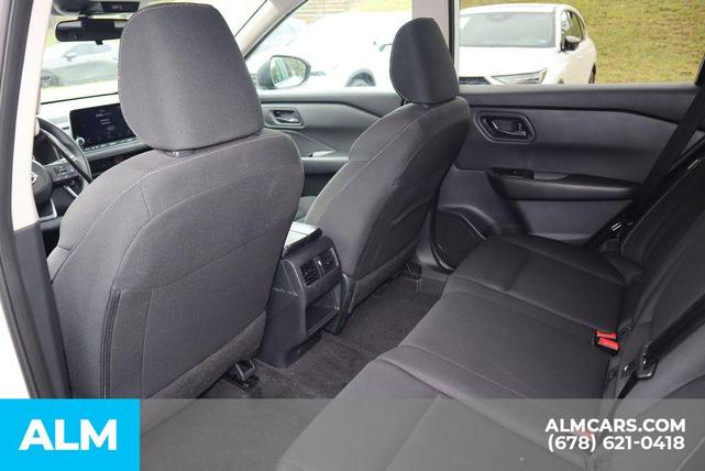 Photo of 2024 Glacier White Nissan Rogue