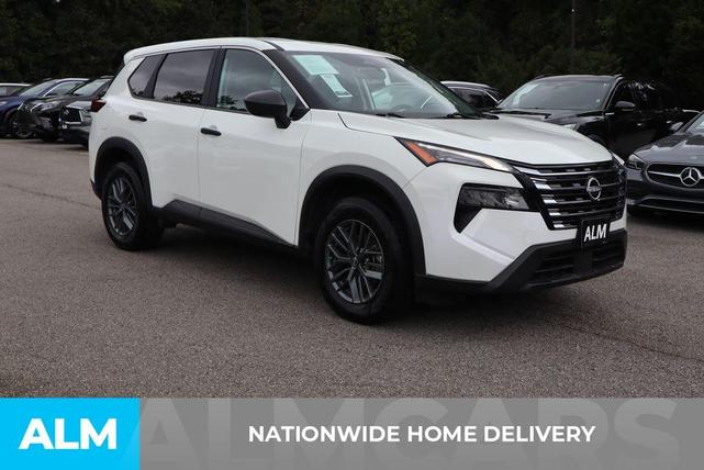 Photo of 2024 Glacier White Nissan Rogue