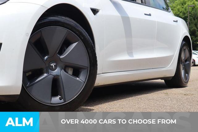Photo of 2022 White Tesla Model 3