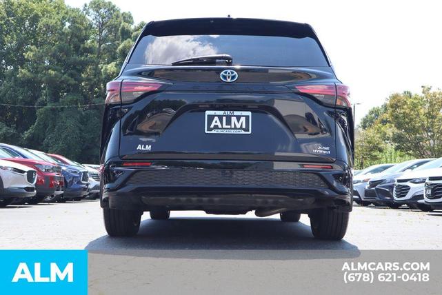 Photo of 2023 Black Toyota Sienna