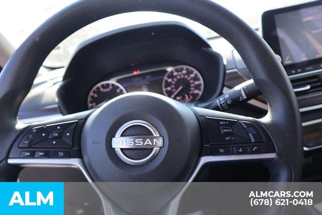 Photo of 2023 Super Black Clearcoat Nissan Altima