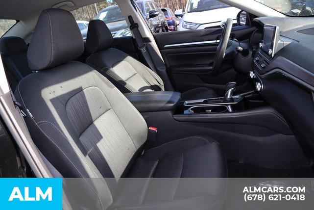 Photo of 2023 Super Black Clearcoat Nissan Altima