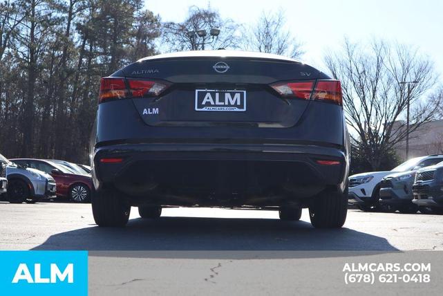 Photo of 2023 Super Black Clearcoat Nissan Altima