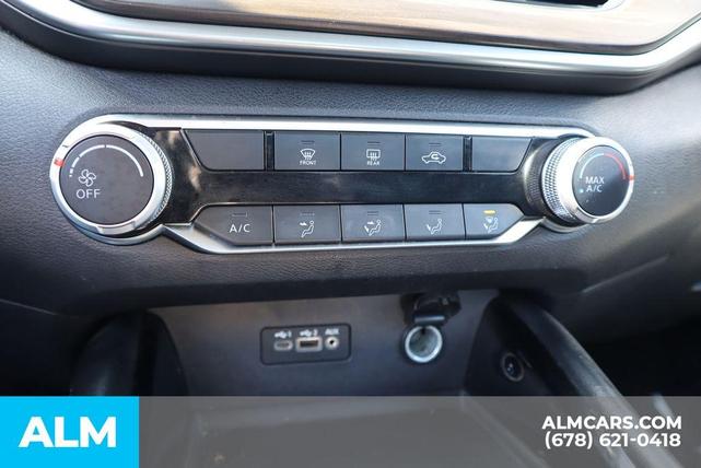 Photo of 2023 Super Black Clearcoat Nissan Altima